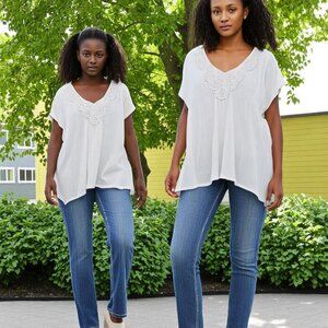 Bobbi Brooks Top Blouse Women's Size 1X White With Lace Trim Zig Zag Hem Lace